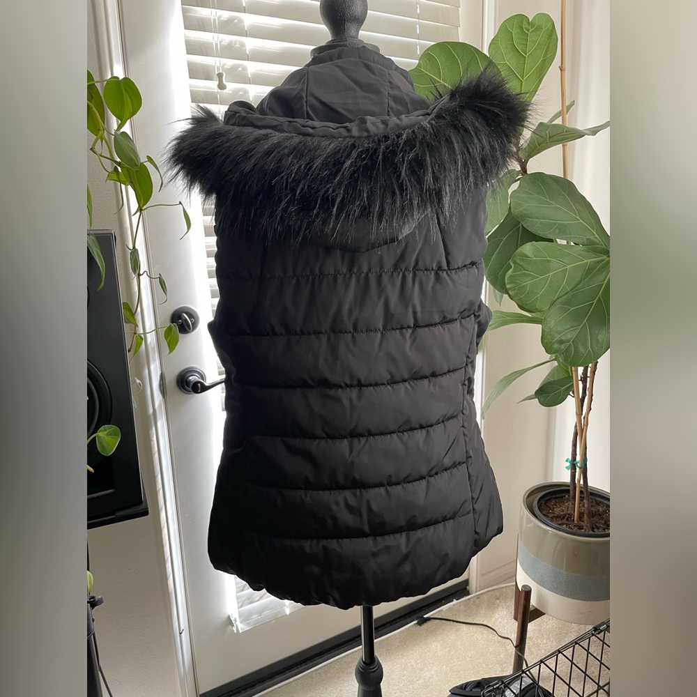 Calvin Klein Black Quilted Vest with Faux Fur - Picture 2 of 6